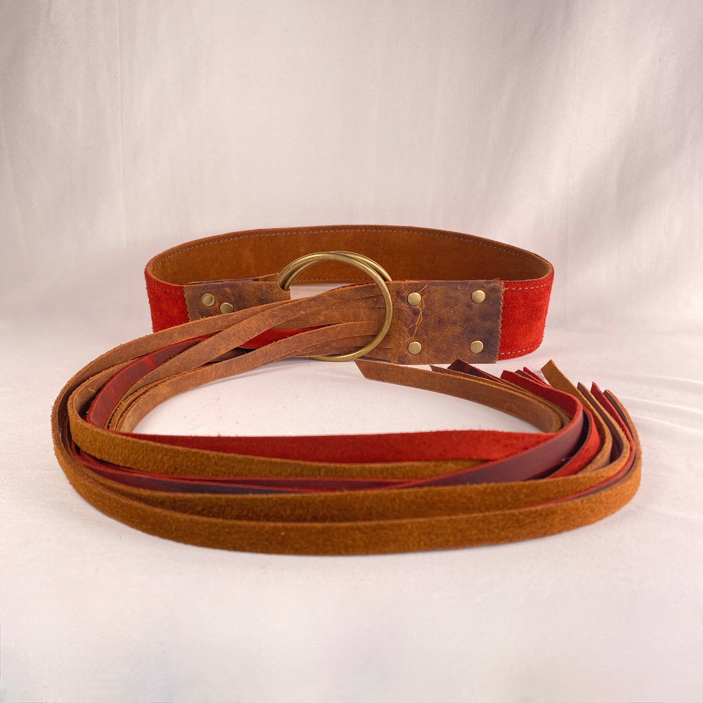 Reversible fringe narrow-belt in red and tan