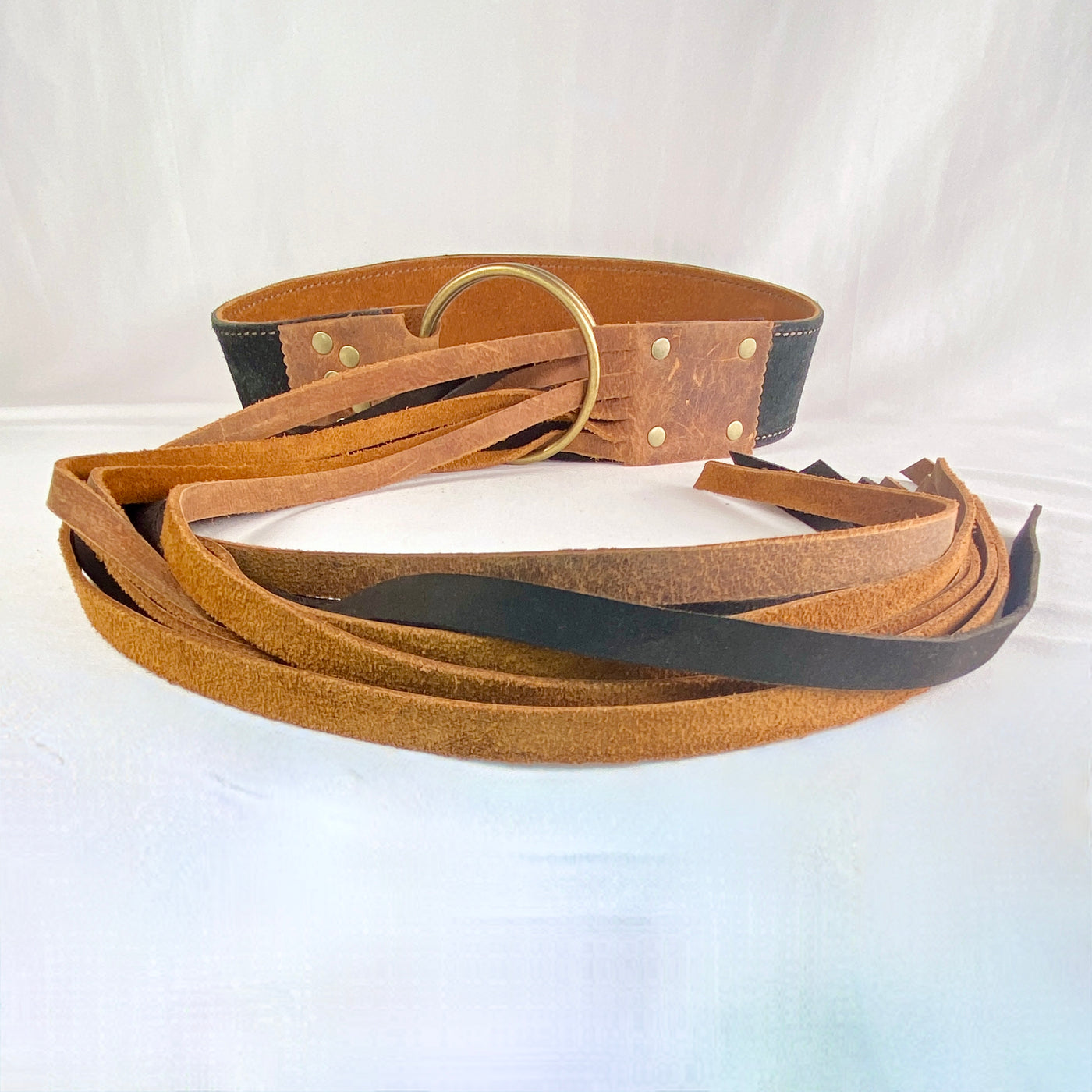 Reversible fringe narrow-belt in Black and Tan